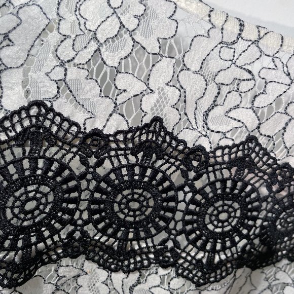 Loft | BLACK AND WHITE LACE TOP - Picture 2 of 2